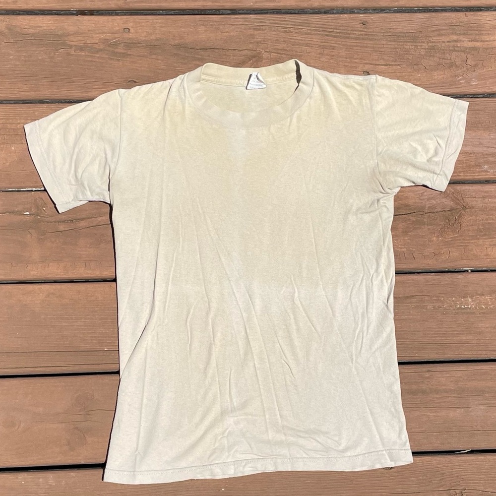 Vintage Made in USA 90s Army Tee

Size: S

-wear & sun distressed